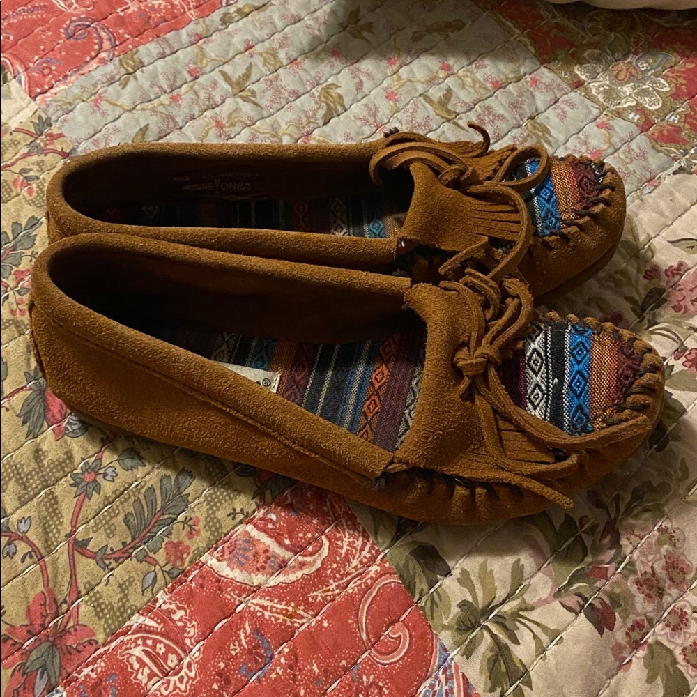 Minnetonka Moccasins 402K Kilty Hardsole Brown Suede Moccasin